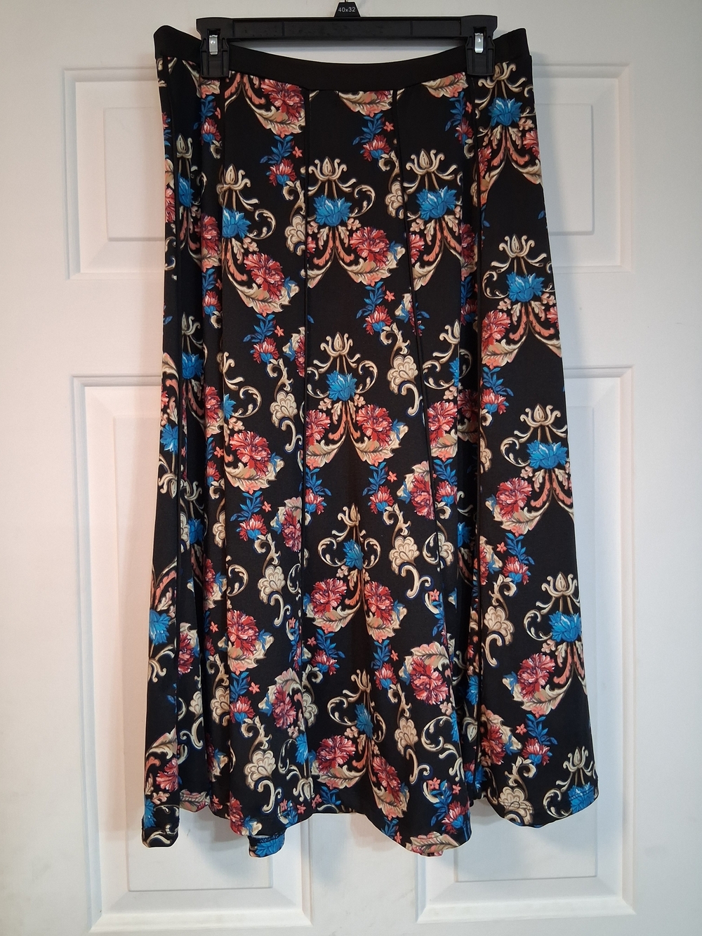 Chances R Black Floral Flowy Casual Circle Skirt